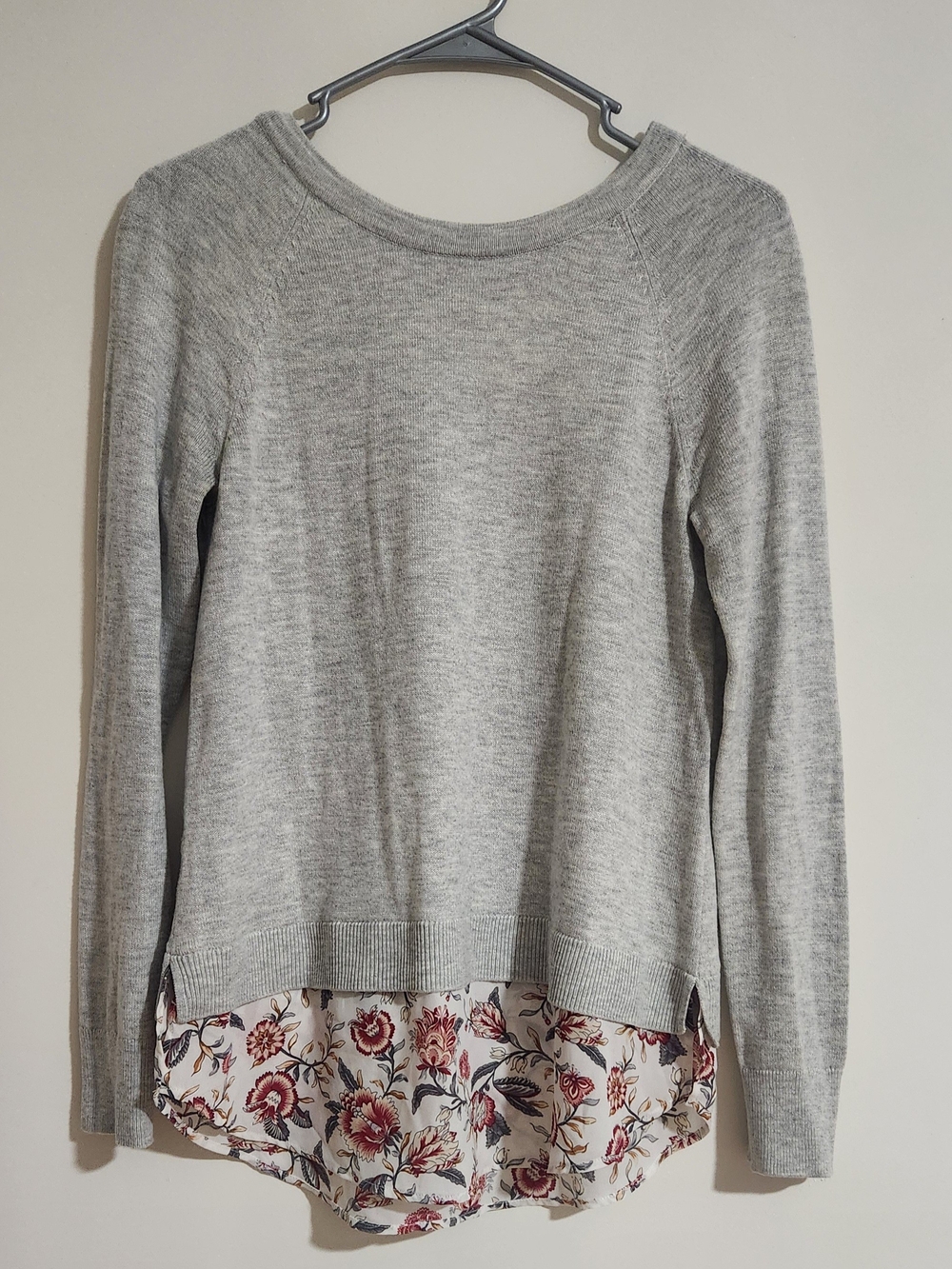 Gray Layered Hem Sweater with Floral Shirt Tail